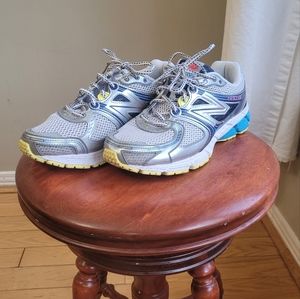 New Balance 680 v2 size US 8. SUPERB CONDITION.